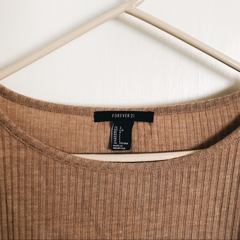 Long Sleeve Crop Top - Picture 2 of 3